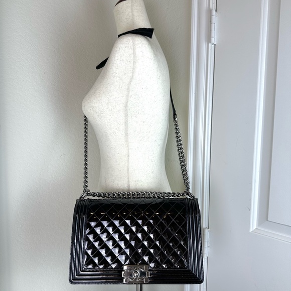 CHANEL BOY RARE Color Chain Patent Quilted Shoulder Bag Medium - Picture 9 of 14